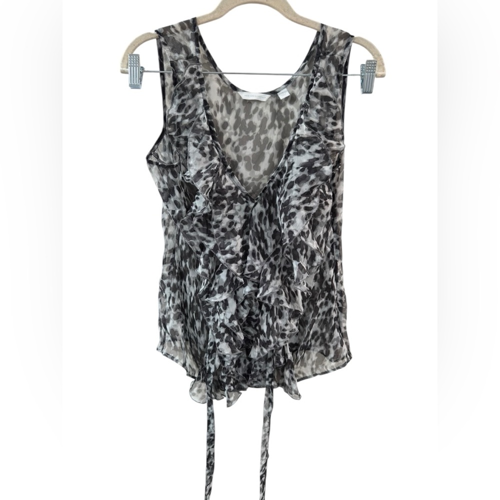 ✨ 5/$30 ✨ New York & Company Black and‎ White Animal Print Blouse